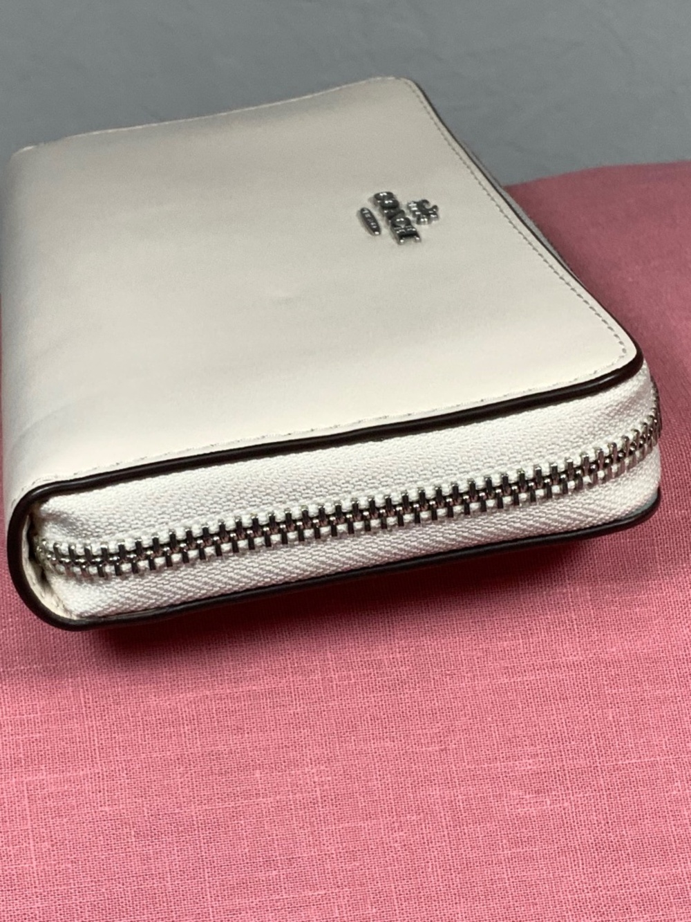 NWOT - Coach Cream Leather Zip around Wallet - Picture 4 of 15